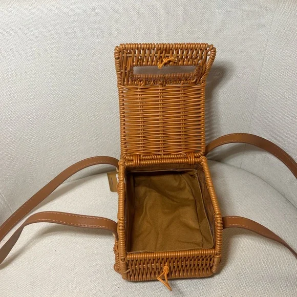 Super duper cute AF Tommy Bahama Woven Basket Car  Handbag. 🚗 - Picture 8 of 9